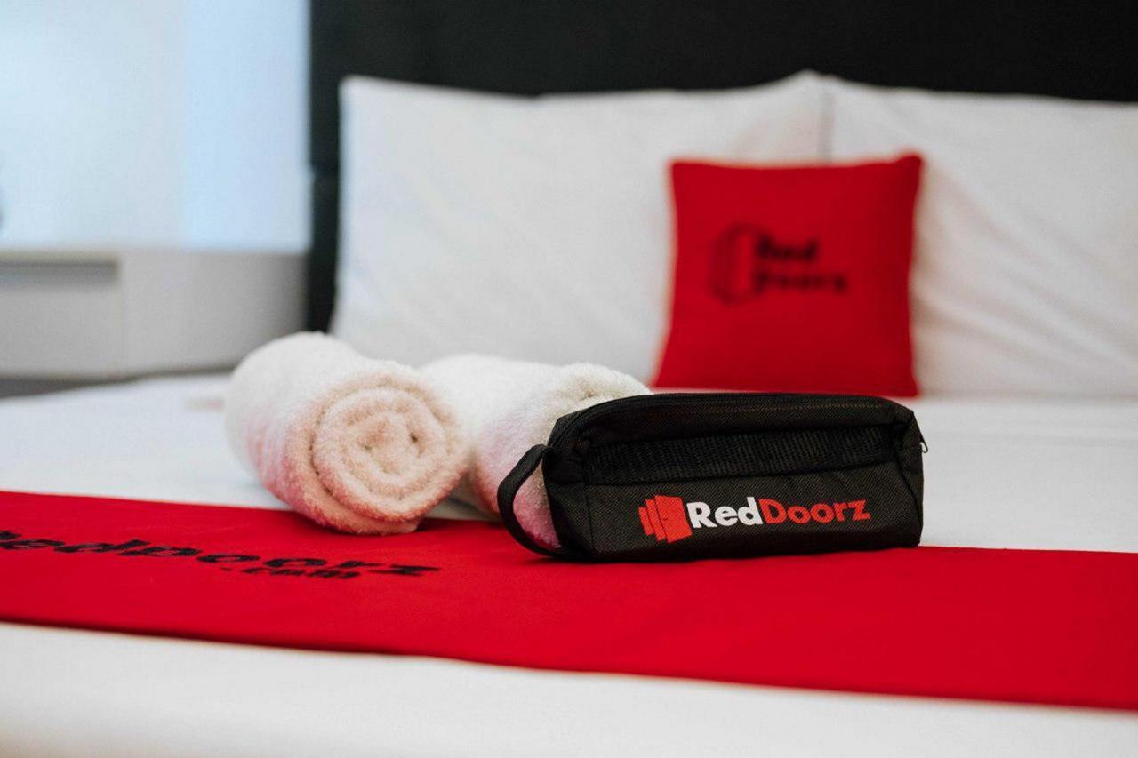 Reddoorz At Hotel Rumberpon Sorong Exterior photo
