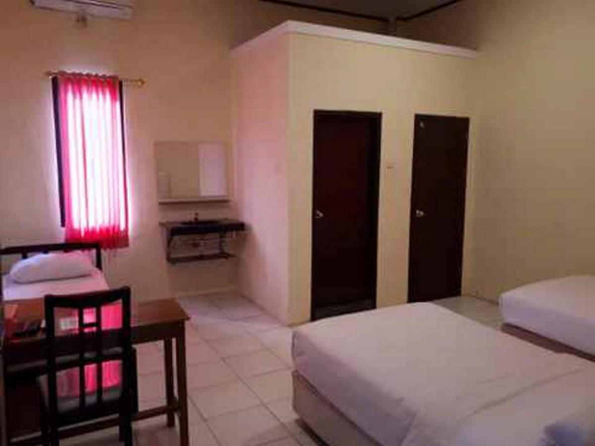 Reddoorz At Hotel Rumberpon Sorong Exterior photo
